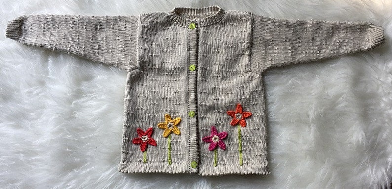 baby jacket, cardigan, children's jacket, jacket with crochet flowers, crochet flowers, crochet flowers, textured pattern, beige, flower color as desired, image 1