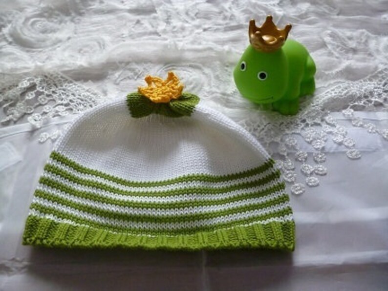 Baby hat, cap, knitted cap, first cap, frog king, stripes, striped, crown, white, green, various sizes image 1