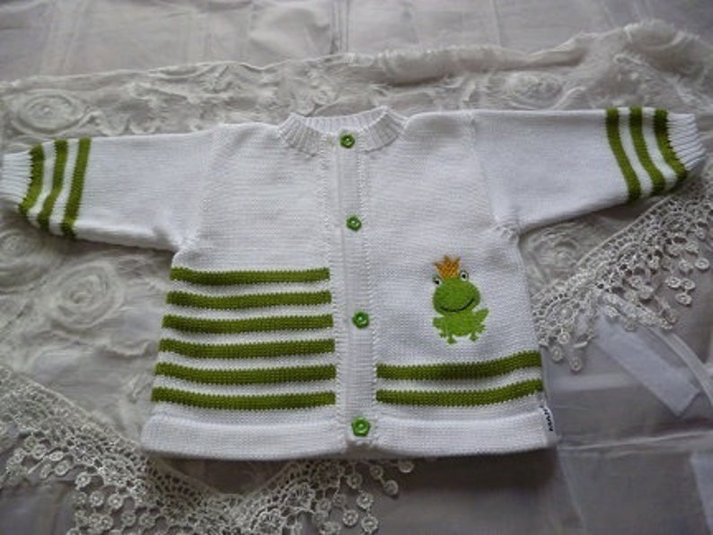 Babyjacke, Kinderjacke, Strickjacke, Wolljacke, Froschkönig, Streifen, Stickerei Foschkönig, weiß, grün, verschiedne Größen Bild 1