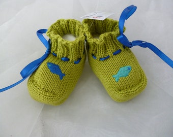 Babyschuhe, Strickschuhe, Schühchen, Strickstiefelchen, Stickerei Fische, 3 Größen, Baumwolle, mit Verpackung