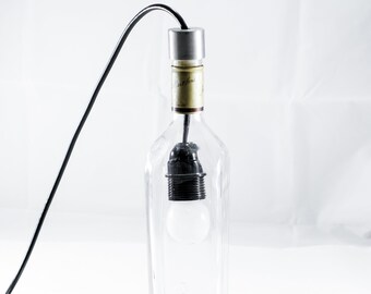 Luminária pendente em formato de garrafa de Johnnie Walker Gold Label Reserve - com acessórios.