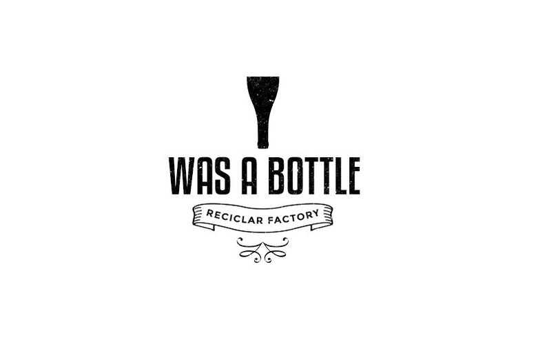 K&ouml;nnte beinhalten: Schwarzwei&szlig;es Logo f&uuml;r ein Recycling-Unternehmen namens "Was a Bottle" mit dem Slogan "Reciclar Factory". Das Logo zeigt eine Silhouette einer Flasche.