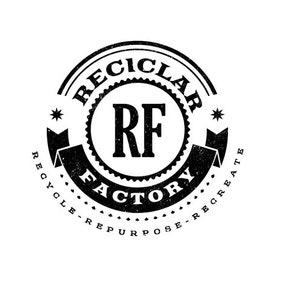 K&ouml;nnte beinhalten: Schwarzwei&szlig;es Logo mit dem Text "Reciclar RF Factory Recycle-Repurpose-Recreate" in einem Kreis.