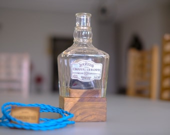 Lámpara de mesa con forma de botella JACK DANIELS SILVER SeLECT con enchufe para Reino Unido, Norteamérica y Europa (110-240 V)