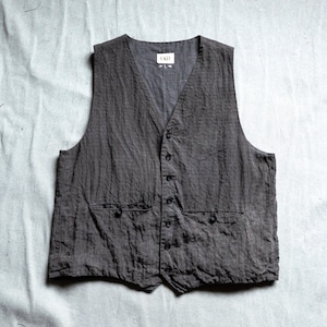 Chaleco de lino teñido a mano para hombre MILL. Chaleco vintage de lino gris oscuro con raya diplomática, estilo clásico antiguo, cosido a mano, estilo vanguardista wabi sabi.