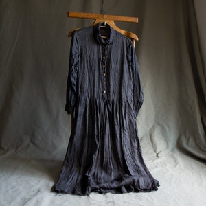 Robe en gaze de lin de couleur marine noire NOSTALGIA avec ourlet brut. Vêtements pour femmes en lin, robe vintage, boho, vêtements boho antique rustique image 4