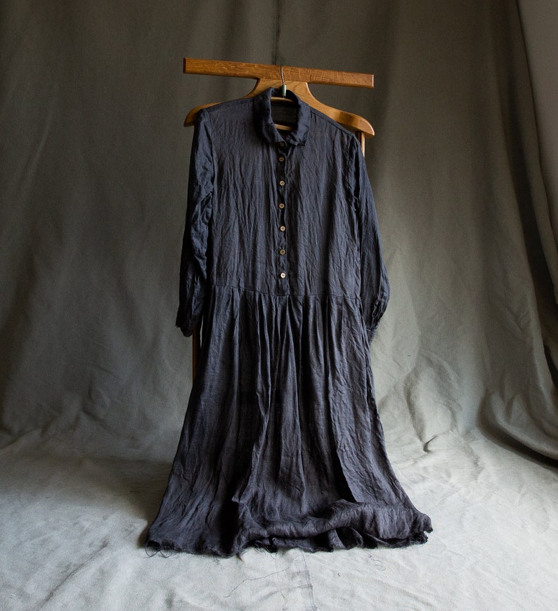 Robe en gaze de lin de couleur marine noire NOSTALGIA avec ourlet brut. Vêtements pour femmes en lin, robe vintage, boho, vêtements boho antique rustique image 4