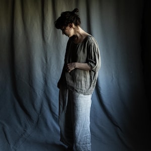 Women&#39;s t-shirt TOKYO, lightweight linen over dyed into greyish