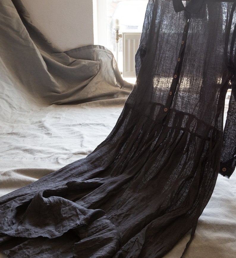 Robe en gaze de lin de couleur marine noire NOSTALGIA avec ourlet brut. Vêtements pour femmes en lin, robe vintage, boho, vêtements boho antique rustique image 2