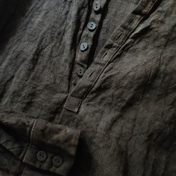 Herren Leinenhemd EDINBURGH. Leinen Herren Kleidung Vintage Bluse antik boho Bauer viktorianisch Flachs Henley braun handgefärbt