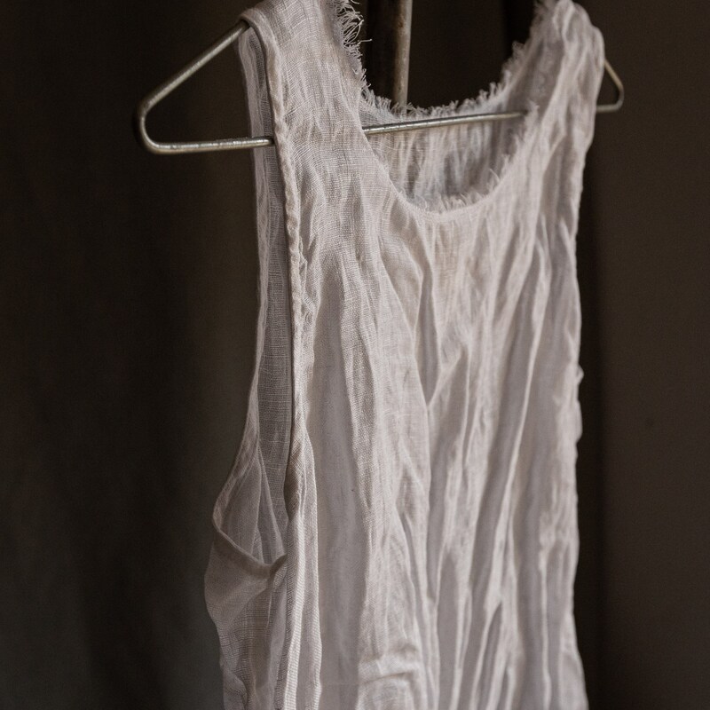 LIGHT SHEER TANKTOP