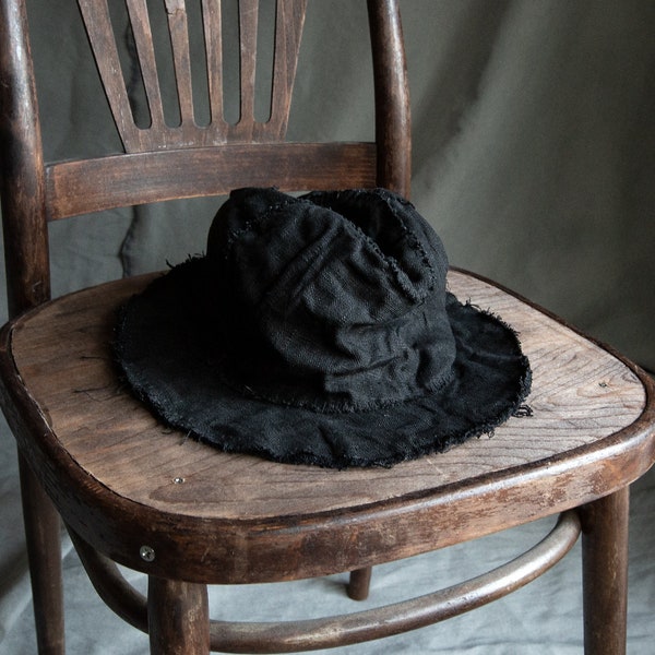 Chapeau fedora en lin noir SHADOW. Chapeau gothique chapeau fait à la main vegan fedora chapeau femme ourlet brut hommes boho bio goth cousu à la main boho