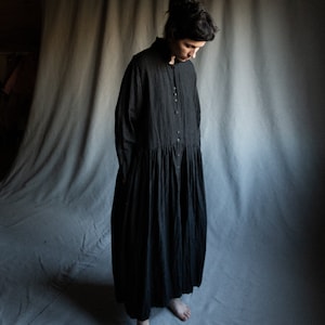 Women&#39;s dress INSOMNIA, charcoal medium weight linen