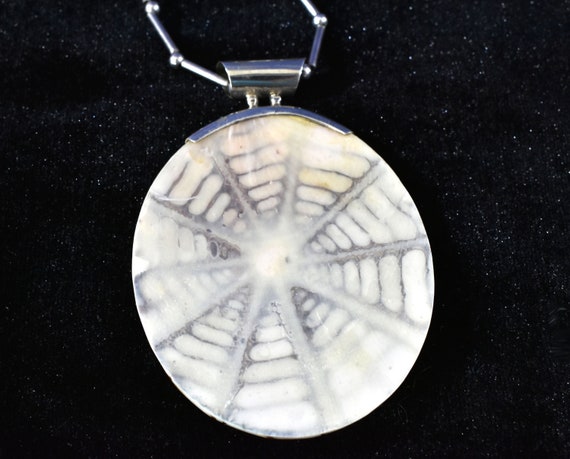 Gorgeous Vintage Sterling Silver and Shell Pendan… - image 4
