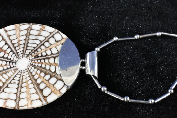 Gorgeous Vintage Sterling Silver and Shell Pendan… - image 5