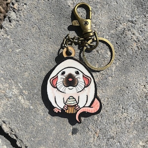 Wood Himalayan Dumbo Rat Keychain: Gift for Mice lovers, vet techs, veterinarians, and zookeepers cute animal keyring art