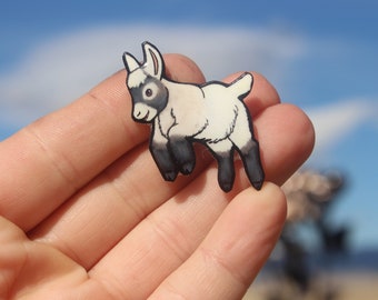 Baby Pygmy Dwarf goat magnet: Gift for Goat lovers,  vet techs, veterinarian, zookeeper cute farm animal magnets for locker fridge