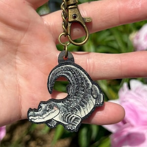 Wood Alligator Keychain: Reptile Animal lovers, vet techs, veterinarians, zookeepers cute animal keyring Art