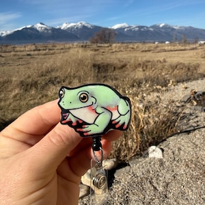 Whites Tree Frog Badge Reel ID holder: Gift for Dumpy Frog lovers, nurses, vet techs, veterinarians, acrylic animal badge buddy