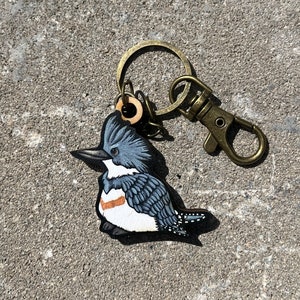 Wood Belted Kingfisher Keychain: Gift for Bird Animal lovers, vet techs, veterinarians, zookeepers cute animal keyring art