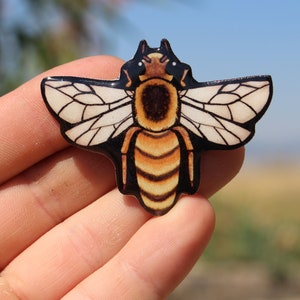 Honey Bee Magnet: Gift for Bee lovers, bee keepers, gardeners, zookeepers, vet techs cute garden animal magnets for locker or fridge