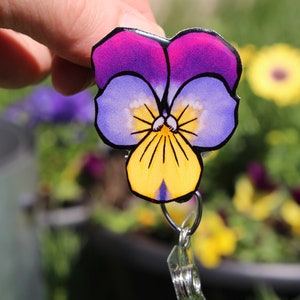 Viola Johnny Jump up Badge Reel: Gift for flower wild pansy lovers garden workers Nurse CNA HCA plant lovers Flower Badge reels