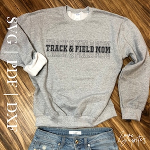 Track & Field moeder SVG PDF DXF Png | Sweater atletiek Varsity|Universiteit Highschool Sport|Cadeau voor loper jumper thrower Unisex mama