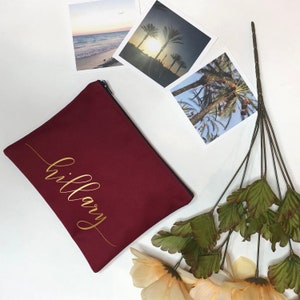 Trousse de maquillage bordeaux avec nom personnalisé / Cosmétique / Demoiselle d'honneur / Mariage / Merci / Boîte à propositions / Anniversaire / Douche / Cadeau