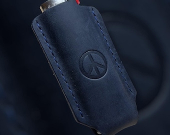 Estuche para encendedor Bic de cuero con símbolo de la paz, soporte para encendedor hecho a mano, funda de cuero azul para encendedor, regalo hippie, regalo para festivales, estuche para encendedor de bolsillo