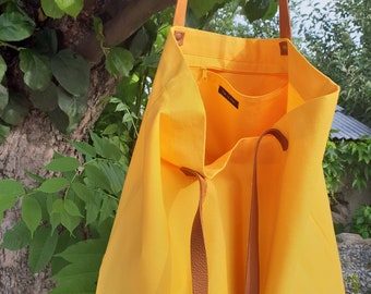 Tote bag  jaune en toile de coton anses en cuir et poche intérieure , sac pour le marché  sac de plage,  sac de courses