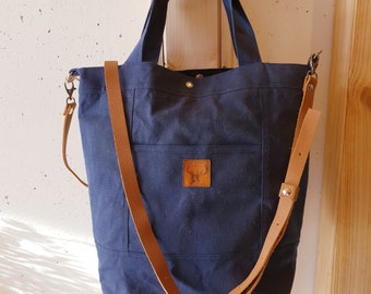 sac cabas en toile cirée bleu  et cuir - bandoulière réglable _ imperméable-unisexe