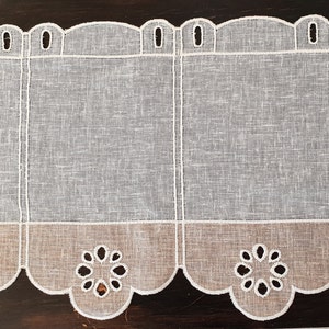 breeze kiss linen curtains with its embroidered flowers- height 31 cm.