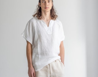 Größe: XL. Fertig zum Schiff V-Ausschnitt Leinen Top für Männer, Leinen Tunika mit Akzenten mit rohen Kanten, Leinen T-Shirt, loses Strand Leinenhemd, AISTIS