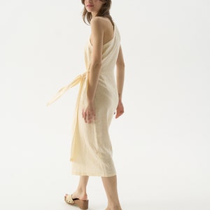 Robe portefeuille en lin à épaules dénudées, robe asymétrique avec jupe portefeuille, robe longue en lin GODDESS image 3