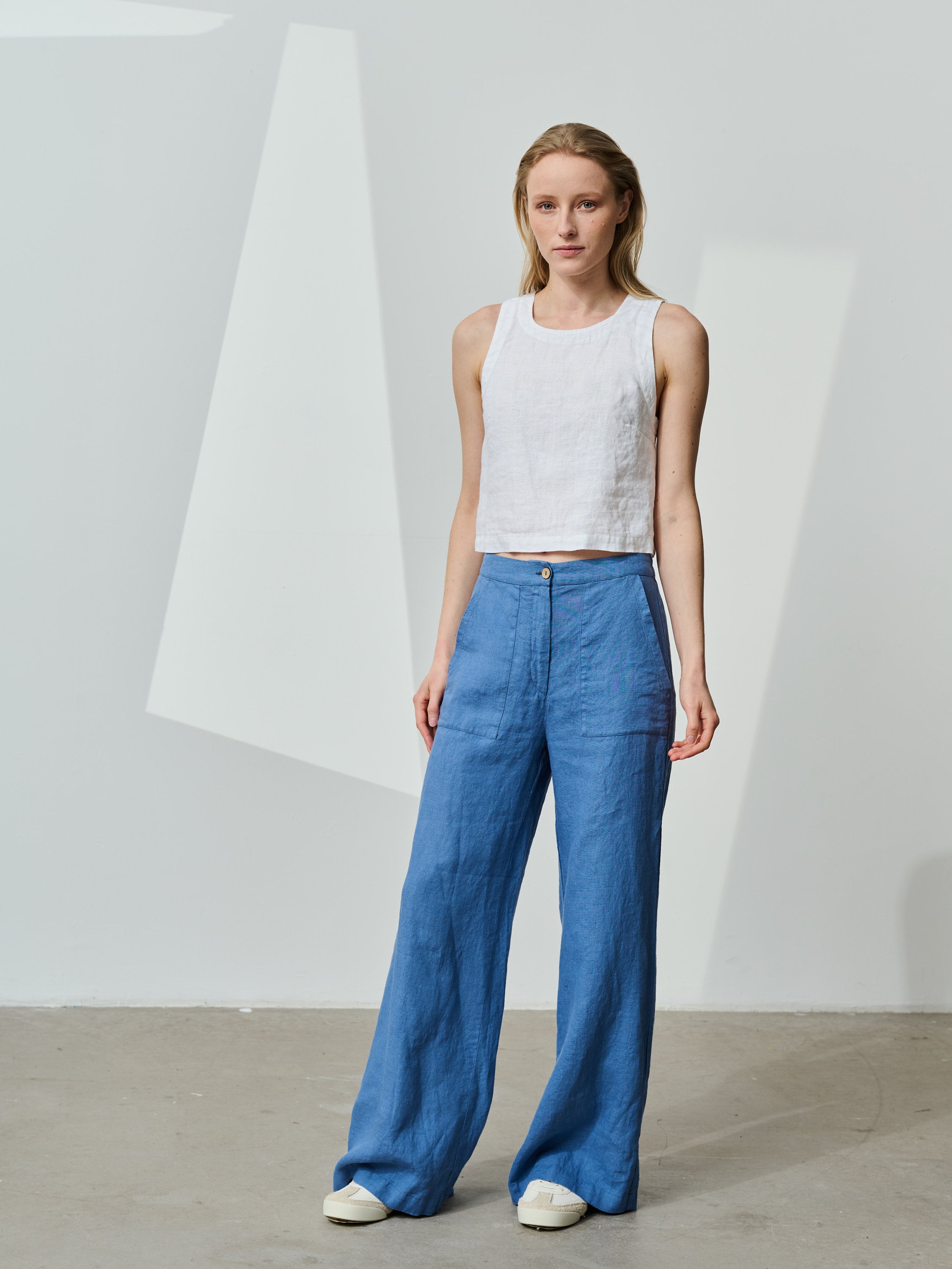 Linen pants with front pleats Blue パンツ Timeless linen trousers with front pleats | Kiton