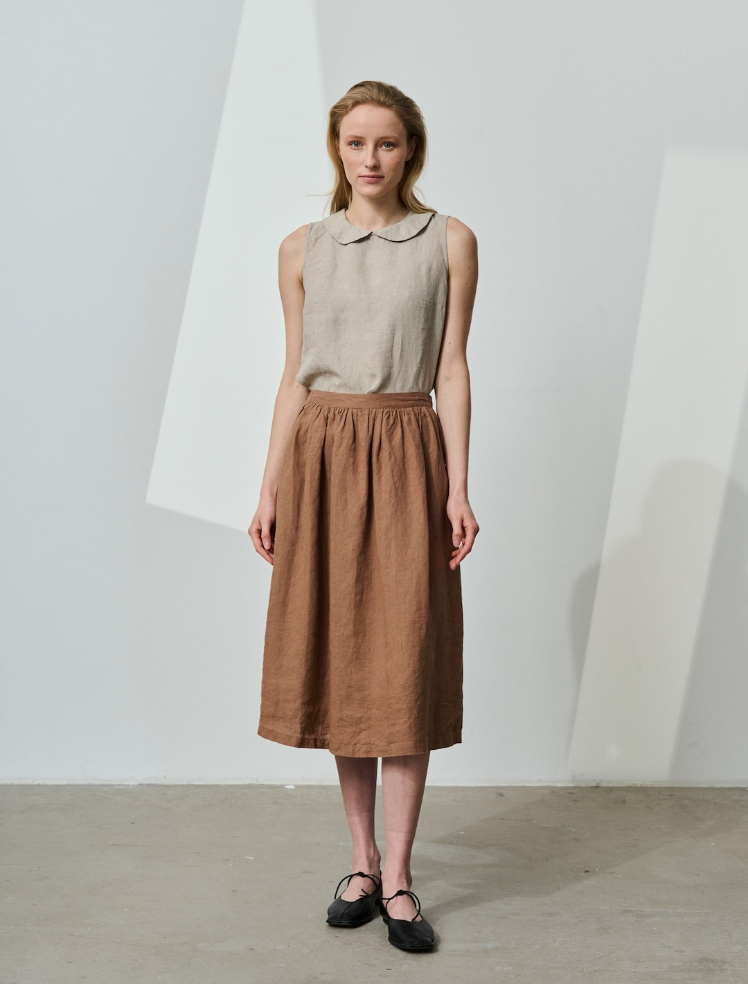 Chemisier en lin sans manches avec col claudine rond, chemisier