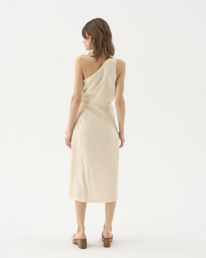 Robe portefeuille en lin à épaules dénudées, robe asymétrique avec jupe portefeuille, robe longue en lin GODDESS image 5