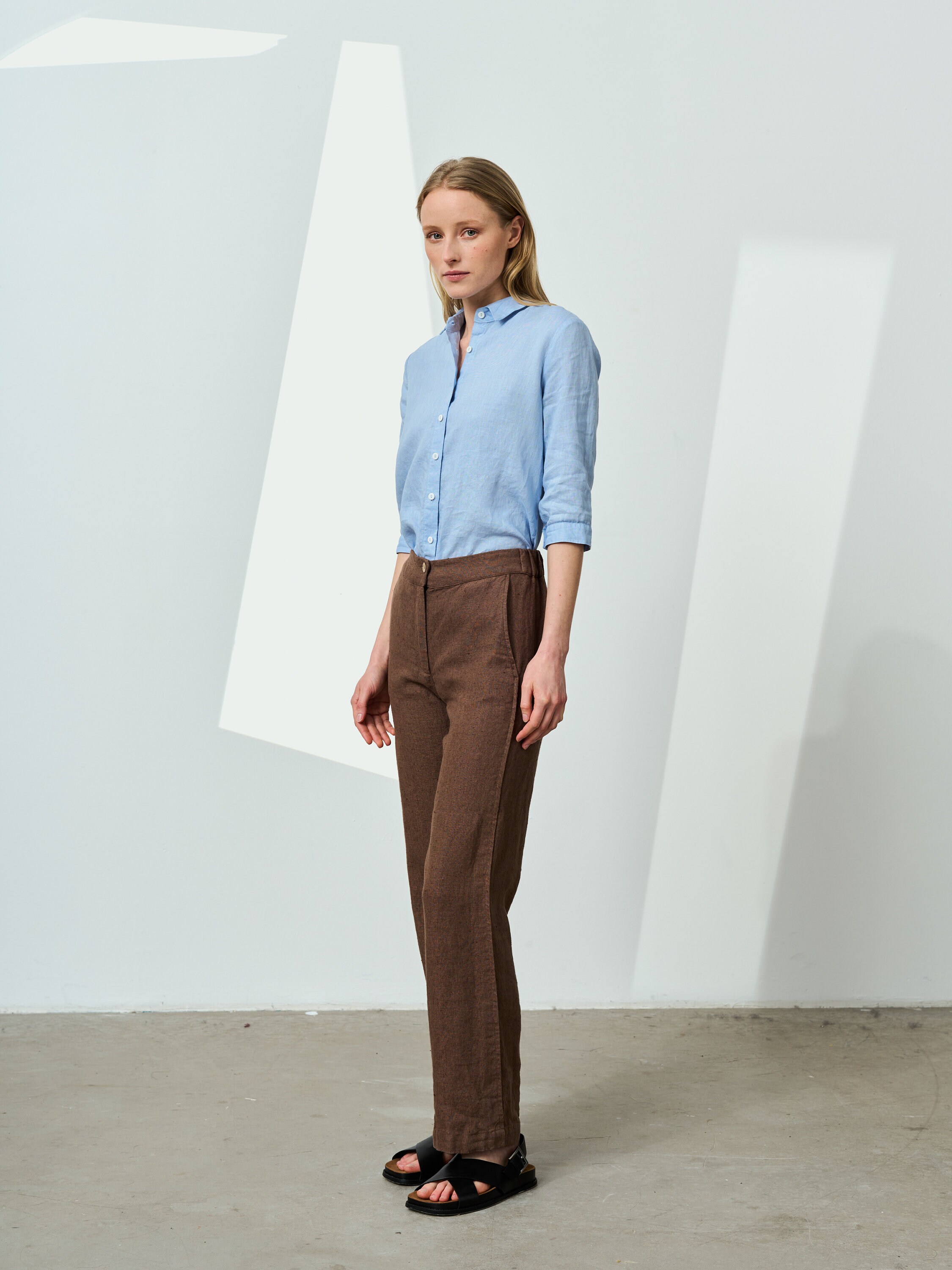 Light-linen Crop Shirt With Classic Collar and 3/4 Sleeves