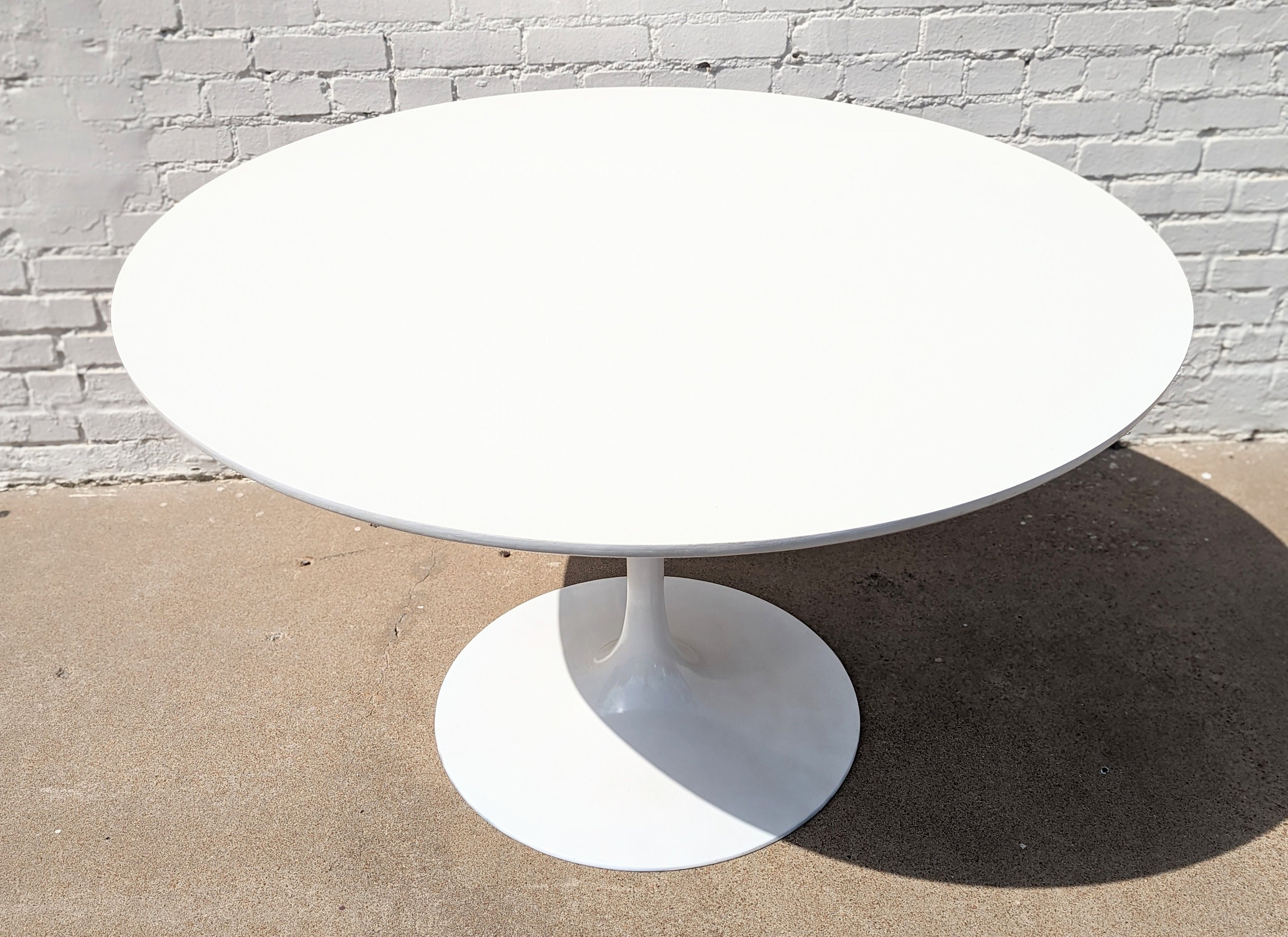 Mid Century Modern Burke Tulip Dining Table - Etsy