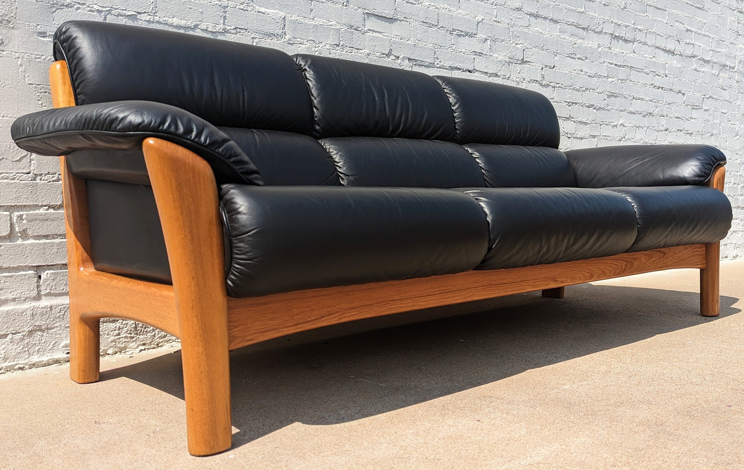 Ekornes Mid Century Blue Leather Sofa, Mid Century Modern Furniture