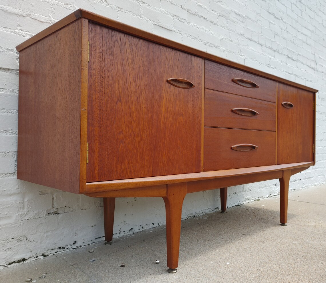 Gabinete moderno de teca de mediados del siglo | Etsy