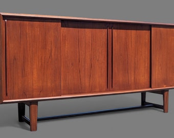 Mid Century Modern Danish Modern Teak Credenza In the Manner of Arne Vodder