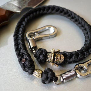 Cadena para billetera de jeans con cuentas de latón samurái, cadena de paracord para jeans, regalo único para hombres, cadena de motociclista, cordón, mosquetones, hombres