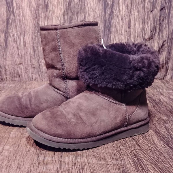 Classic Short Brown Ugg Boots, size women's 5