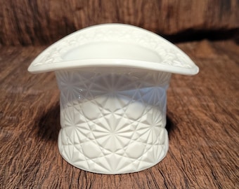 Fenton Milk Glass Top Hat Daisy & Button Pattern
