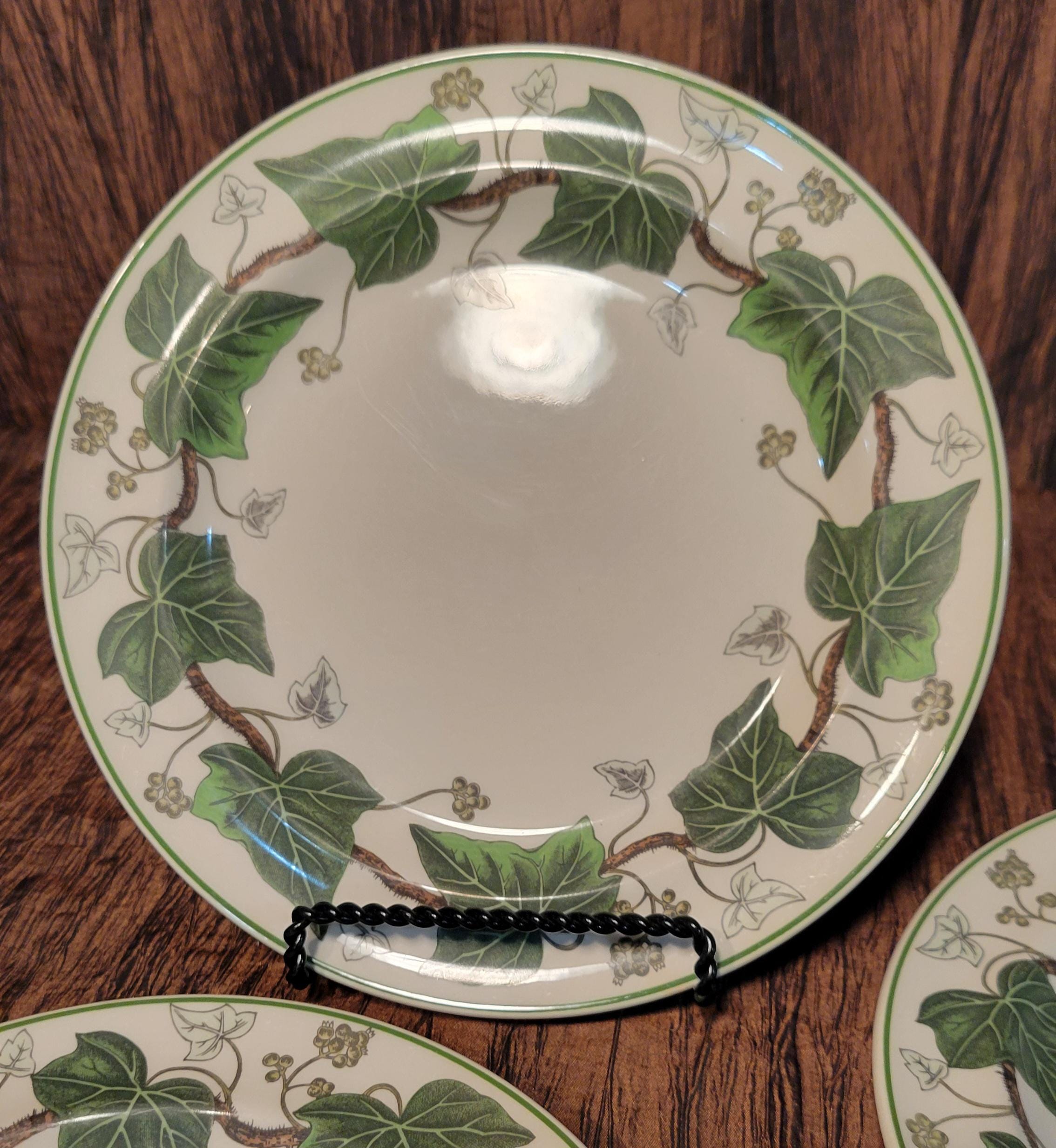 Set of 4 Wedgwood Napoleon Ivy Green Salad Plates 8 1/8