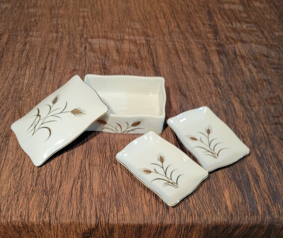 Vintage Ceramic Lefton Cigarette Box With 2 Ashtrays