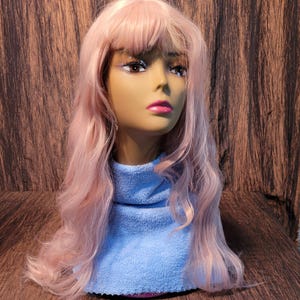 Long wavy pink wig 25&quot; long