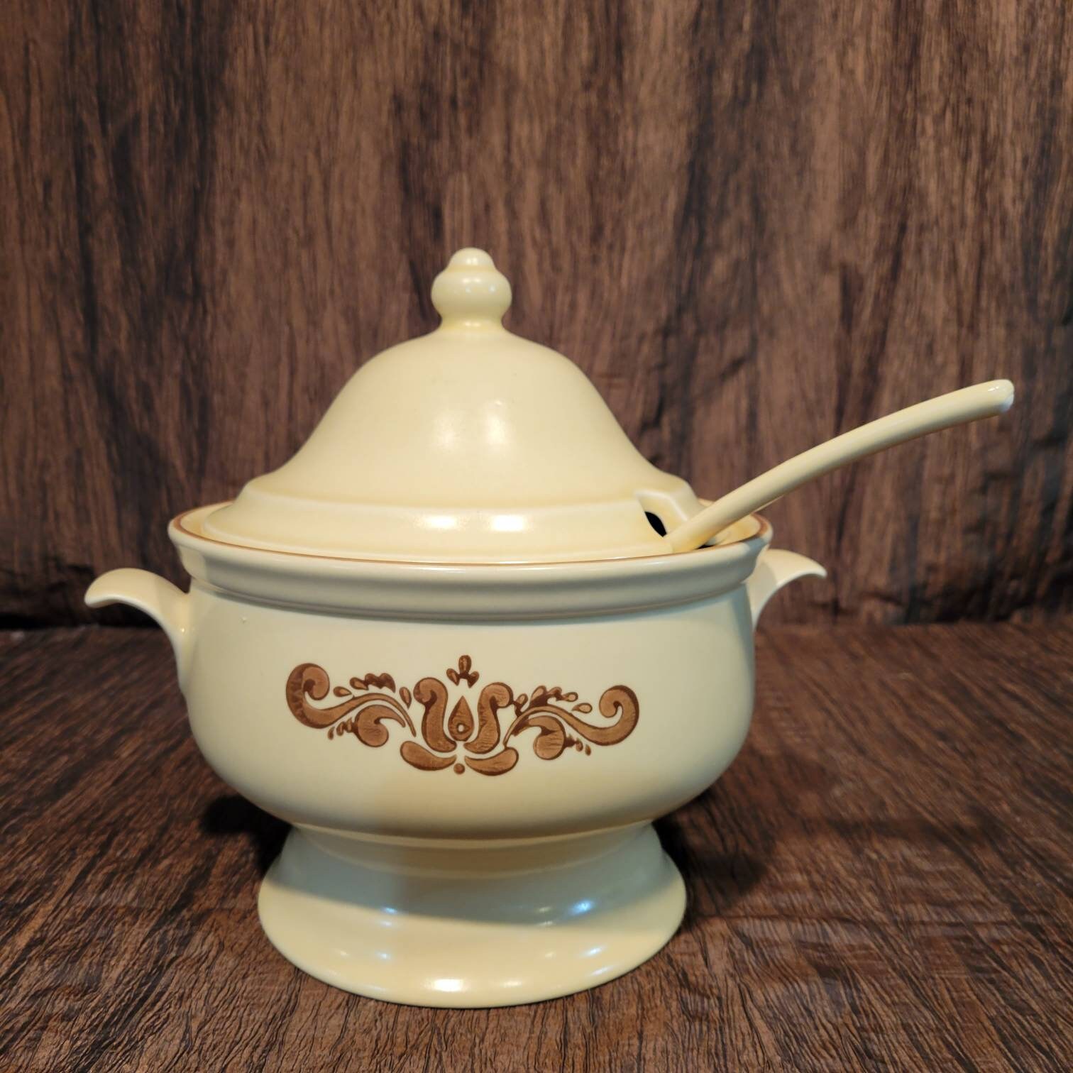 Pfaltzgraff Village Soup Tureen With Lid and Ladle Australia