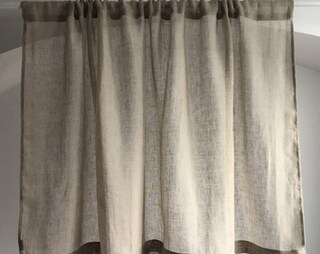 Tende Corte Oscuranti Per Cucina, 2 Pannelli 66x54 Cm L'uno, Colore Bianco Grigiastro, Con Tasca Porta-Asta, Termiche E Isolanti